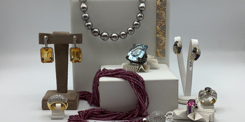 Unsere Angebote für hochwertigen Diamantschmuck und auch einzelne erstklassige Diamanten. Unsere Angebote für hochwertigen Diamantschmuck und auch einzelne erstklassige Diamanten.